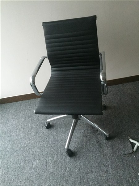 Các mẫu ghế xoay văn phòng hiện nay có khả năng bảo vệ cột sống